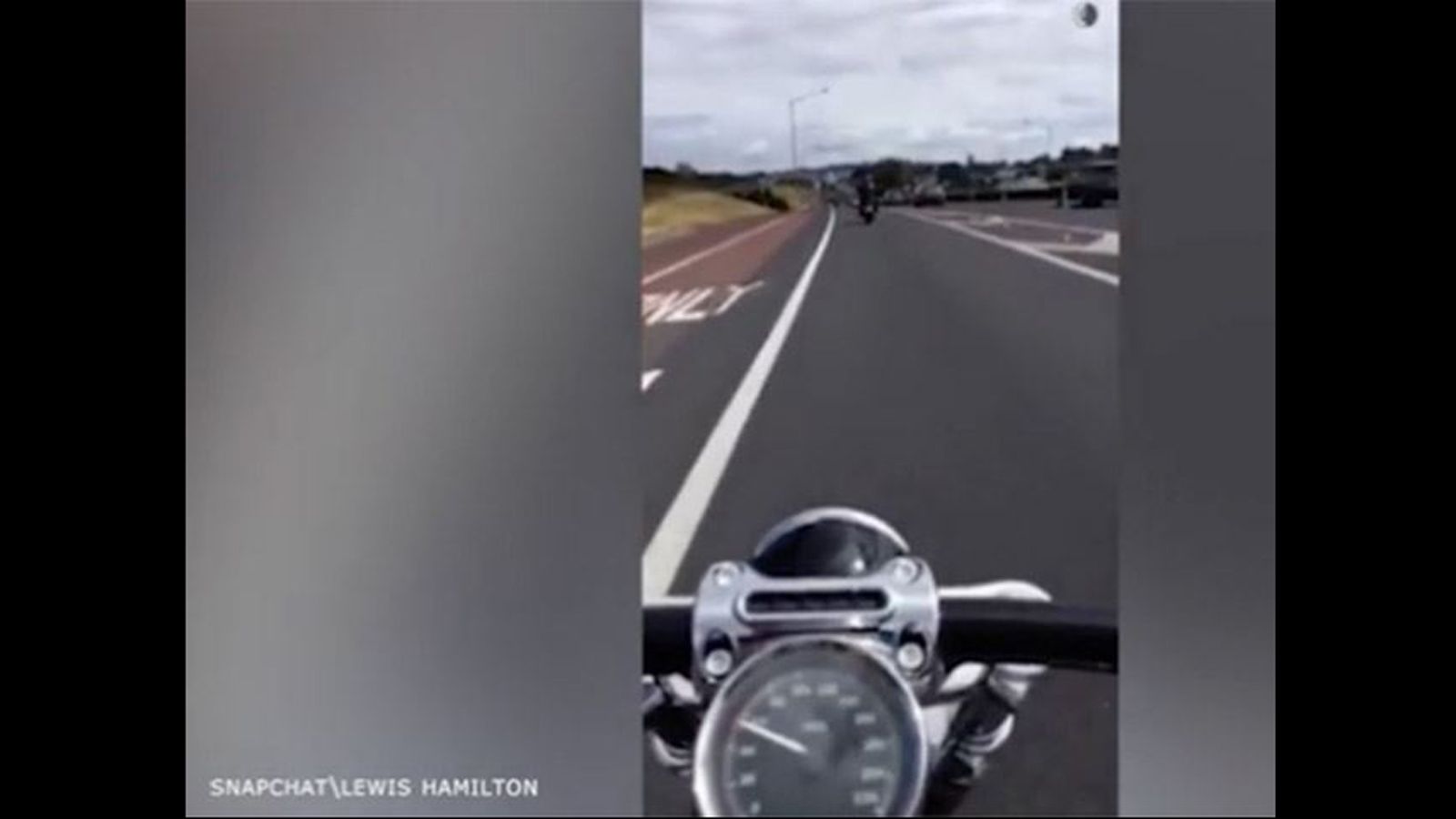 Δεν είναι όμως και η πρώτη φορά που ο γνωστός οδηγός F1 διαπράττει οδικό παράπτωμα και τιμωρείται με πρόστιμο από αστυνομική αρχή.